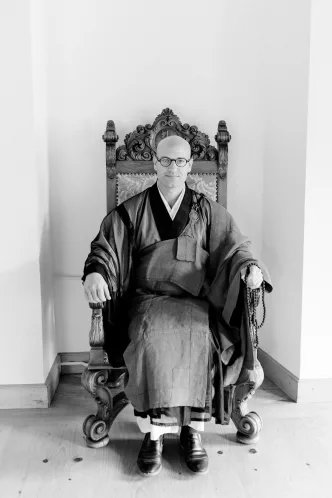 Meditation im Meditationszentrum Honora Zen Kloster mit Zen Mönch Abt Reding