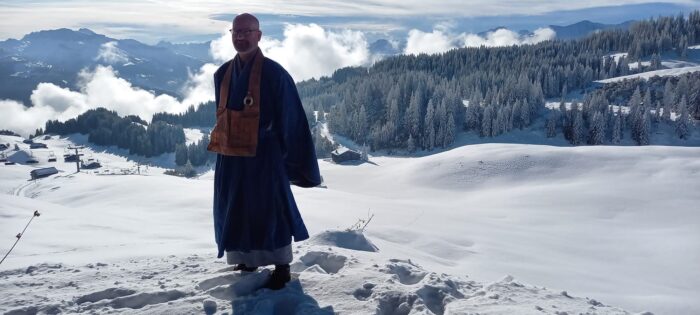 Zen Meister Reding führt durch dasZ Zen Meditationswochenende in Graubünden Grüsch-Danusa. Christliche Meditation und Zen vereint.