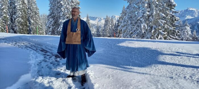 Zen Meister Reding führt durch dasZ Zen Meditationswochenende in Graubünden Grüsch-Danusa. Christliche Meditation und Zen vereint.