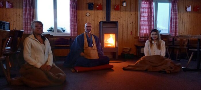 Zen Meister Reding führt durch dasZ Zen Meditationswochenende in Graubünden Grüsch-Danusa. Christliche Meditation und Zen vereint.